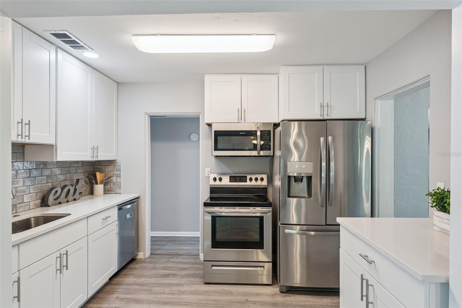 Image 18 of 41 For 2381 Roxbury Road