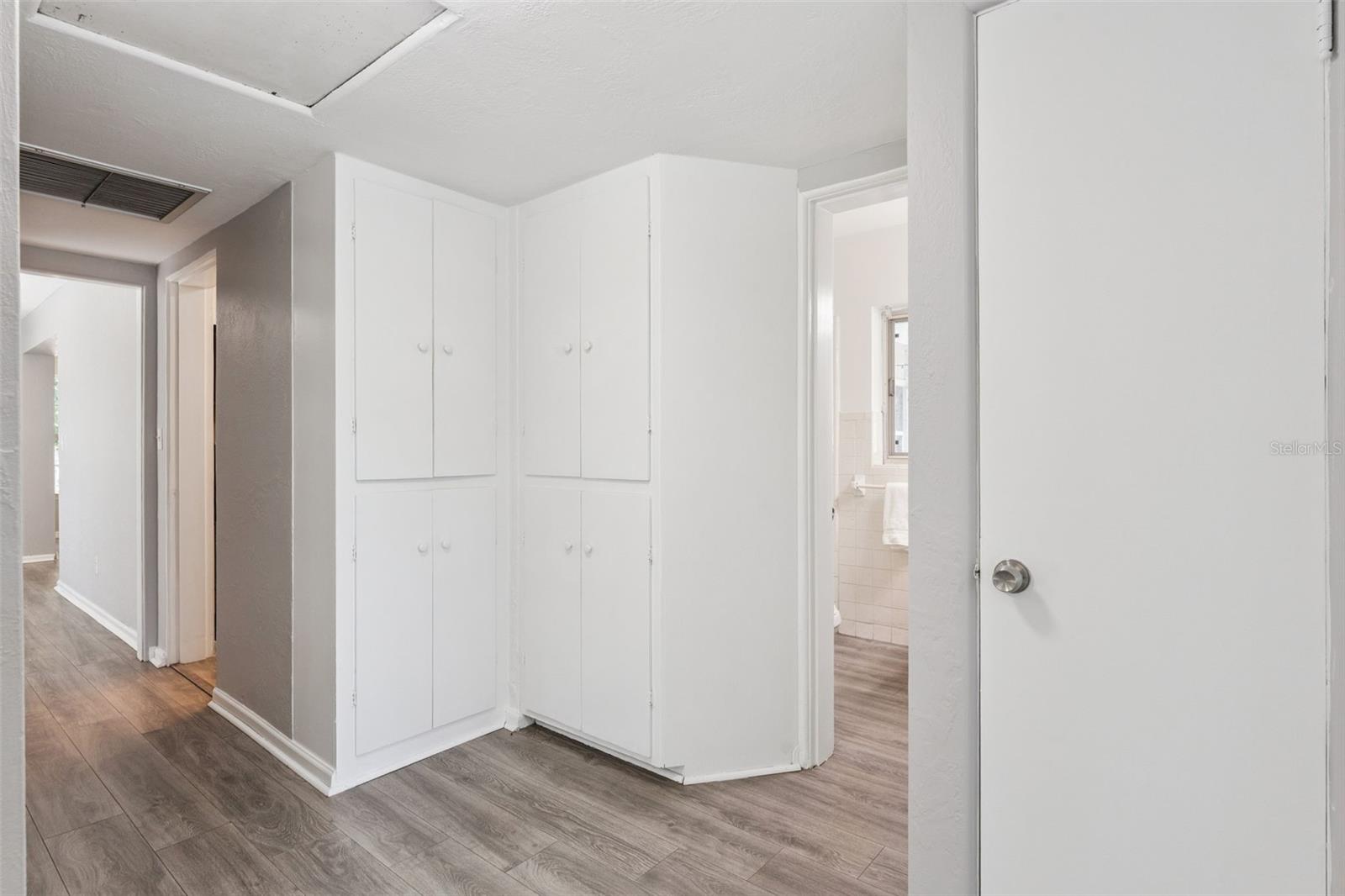 Image 20 of 41 For 2381 Roxbury Road