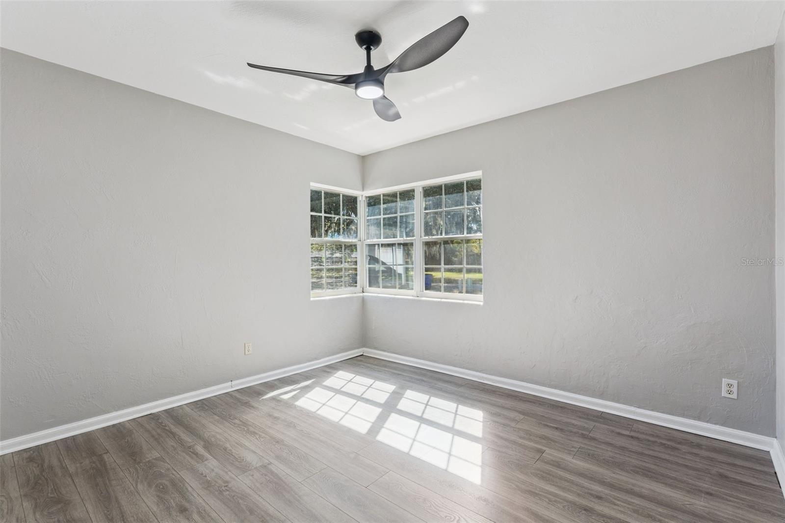 Image 24 of 41 For 2381 Roxbury Road