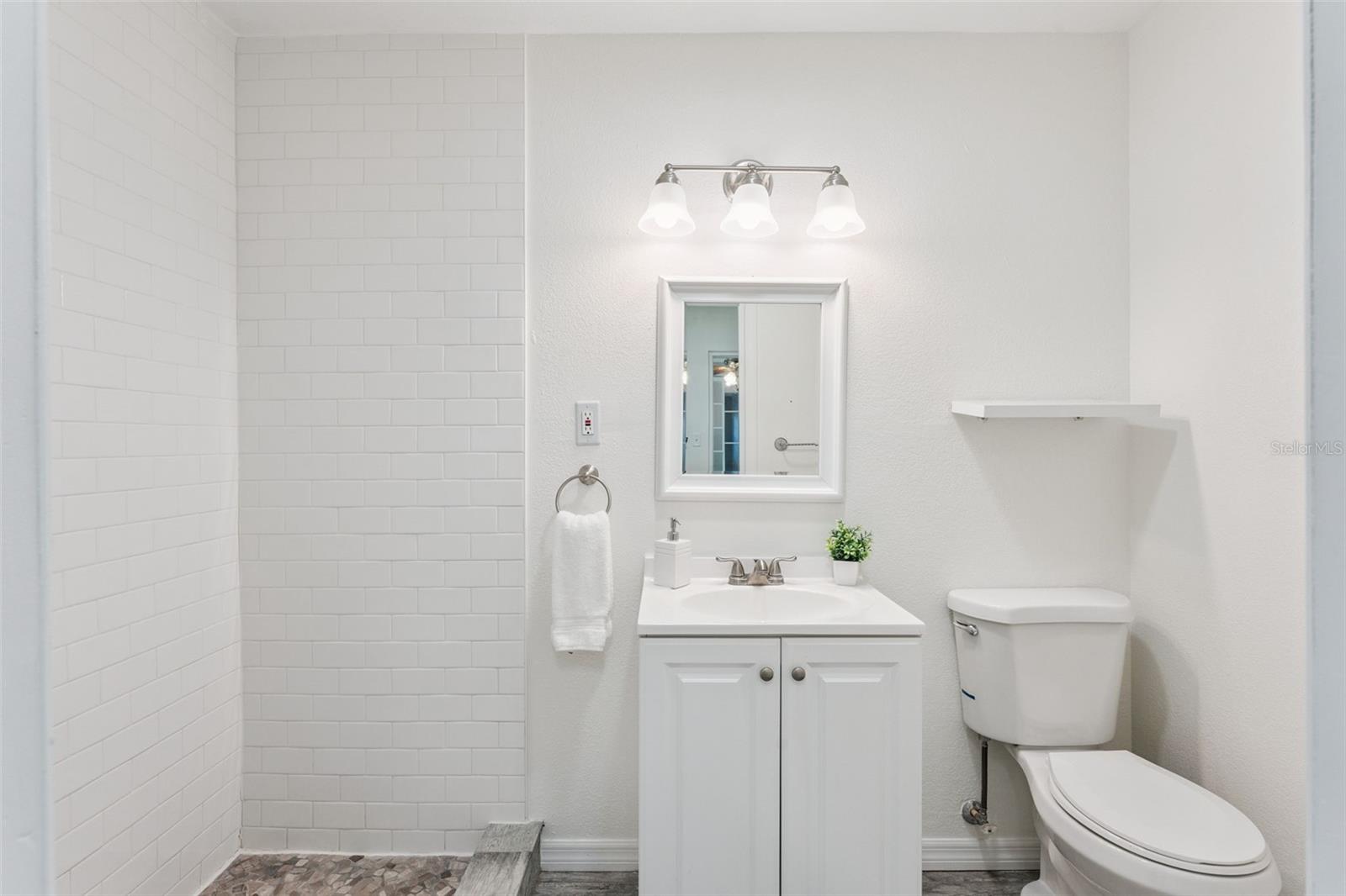 Image 31 of 41 For 2381 Roxbury Road