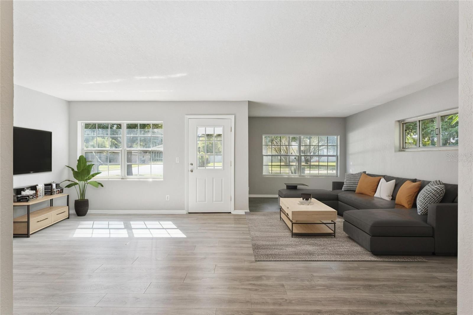 Image 4 of 41 For 2381 Roxbury Road