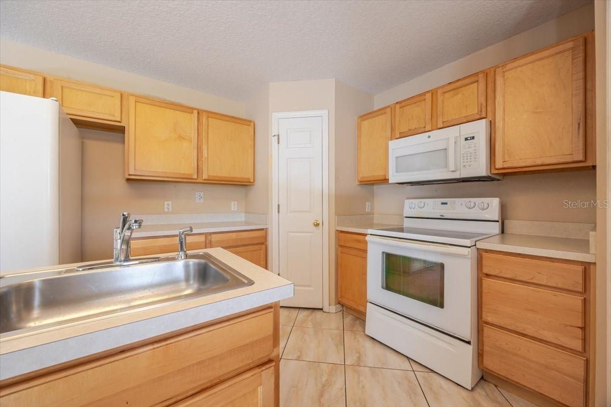 Image 14 of 30 For 163 Jocelyn Drive