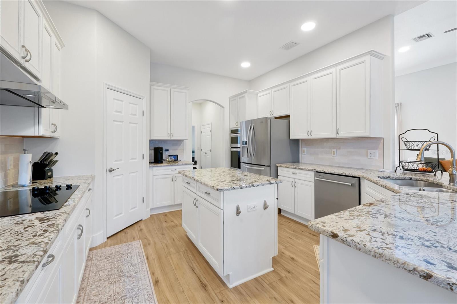 Image 17 of 100 For 11312 Shandon Park Way