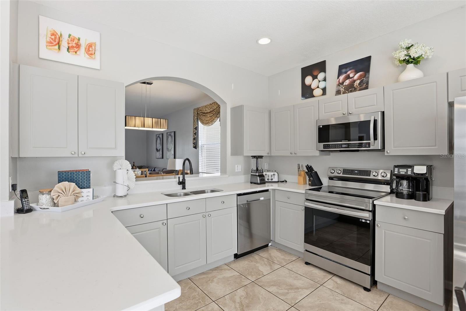 Image 18 of 80 For 8006 King Palm Circle