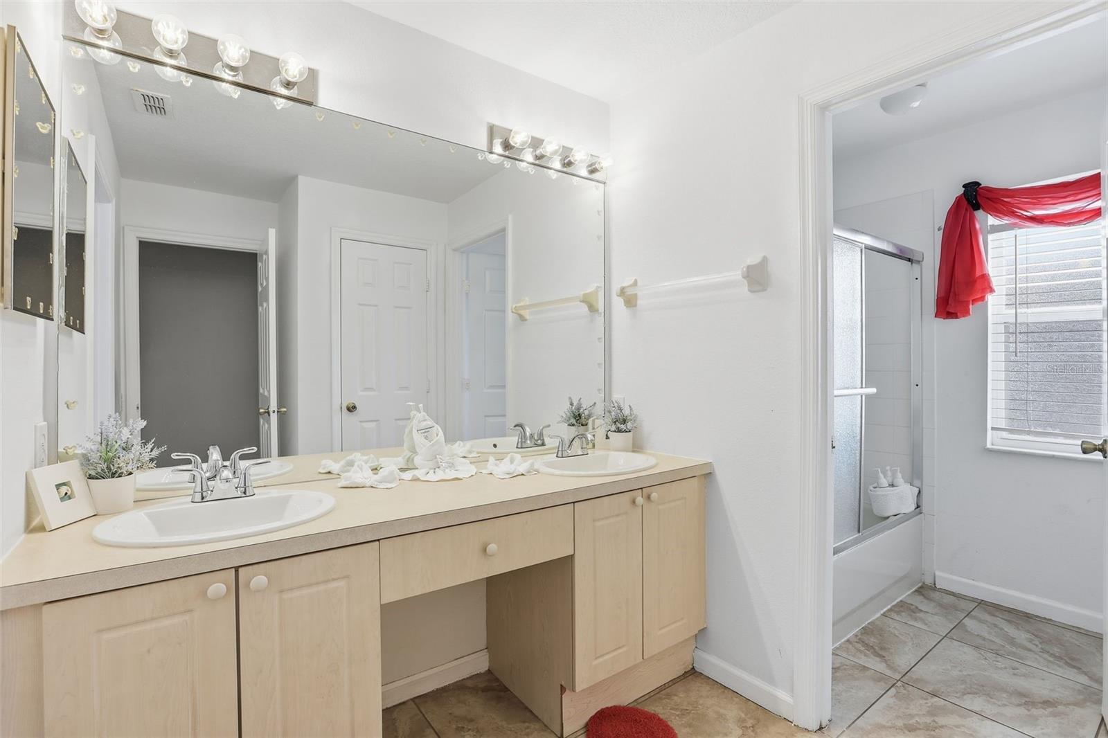 Image 29 of 80 For 8006 King Palm Circle