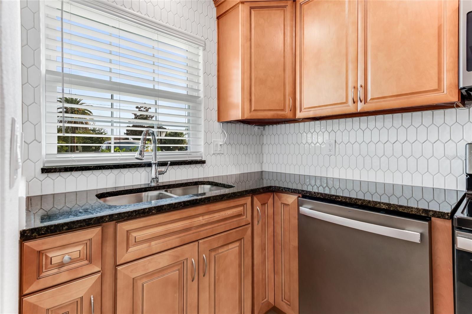 Image 10 of 34 For 2200 Palmetto Avenue A050