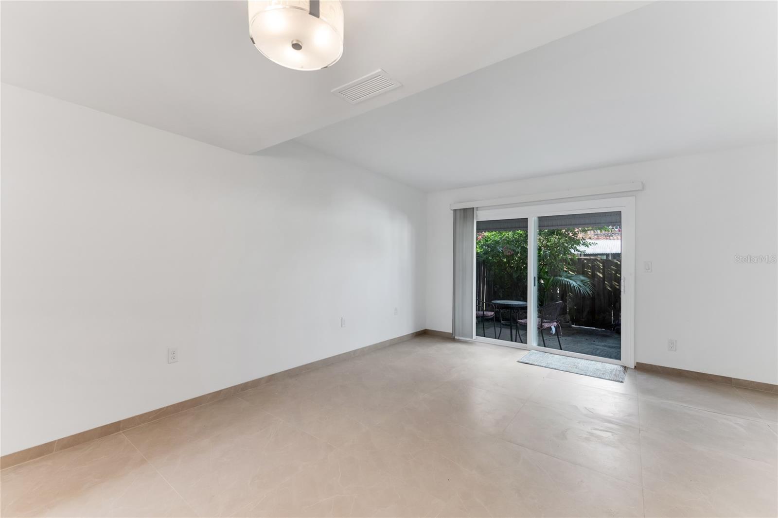 Image 15 of 34 For 2200 Palmetto Avenue A050