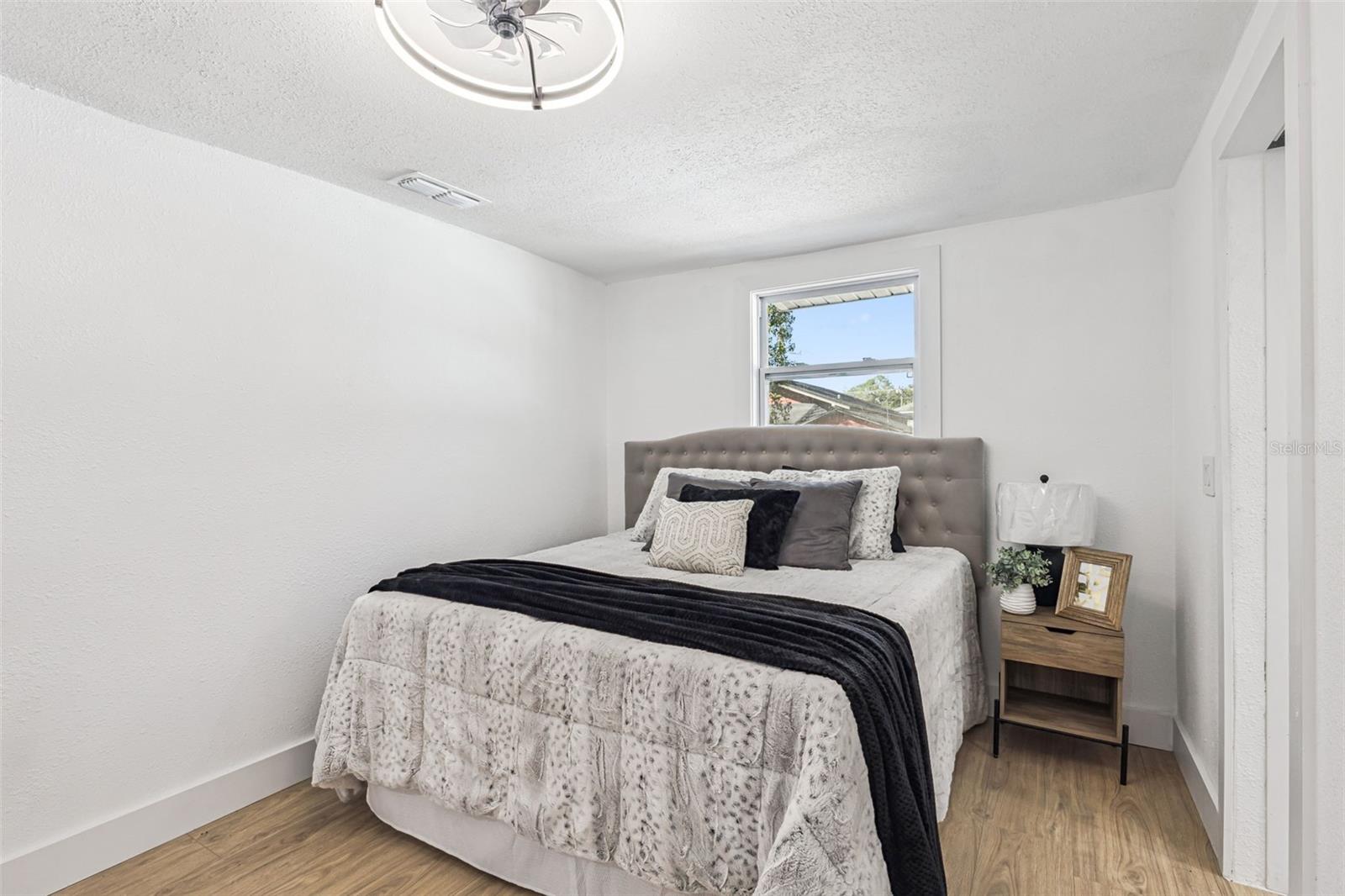 Listing photo id 8 for 109 Holly Avenue