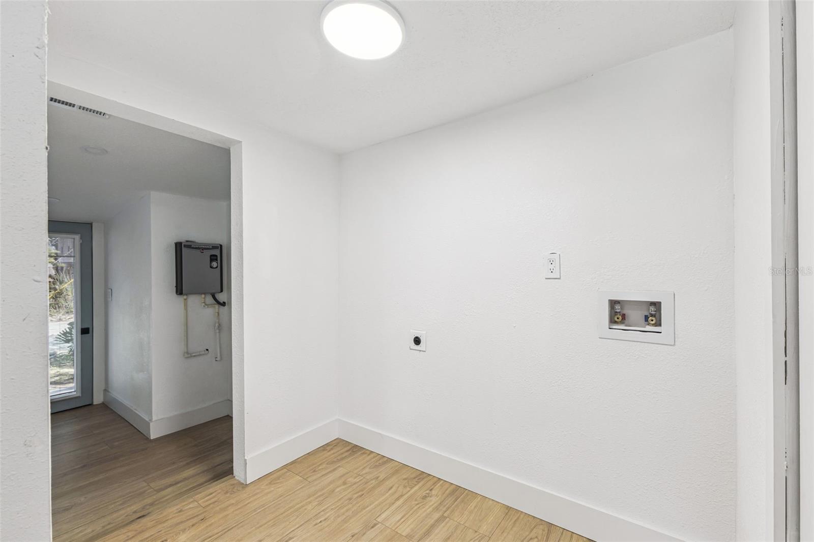 Listing photo id 11 for 109 Holly Avenue