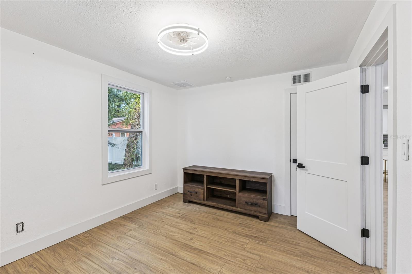 Listing photo id 13 for 109 Holly Avenue