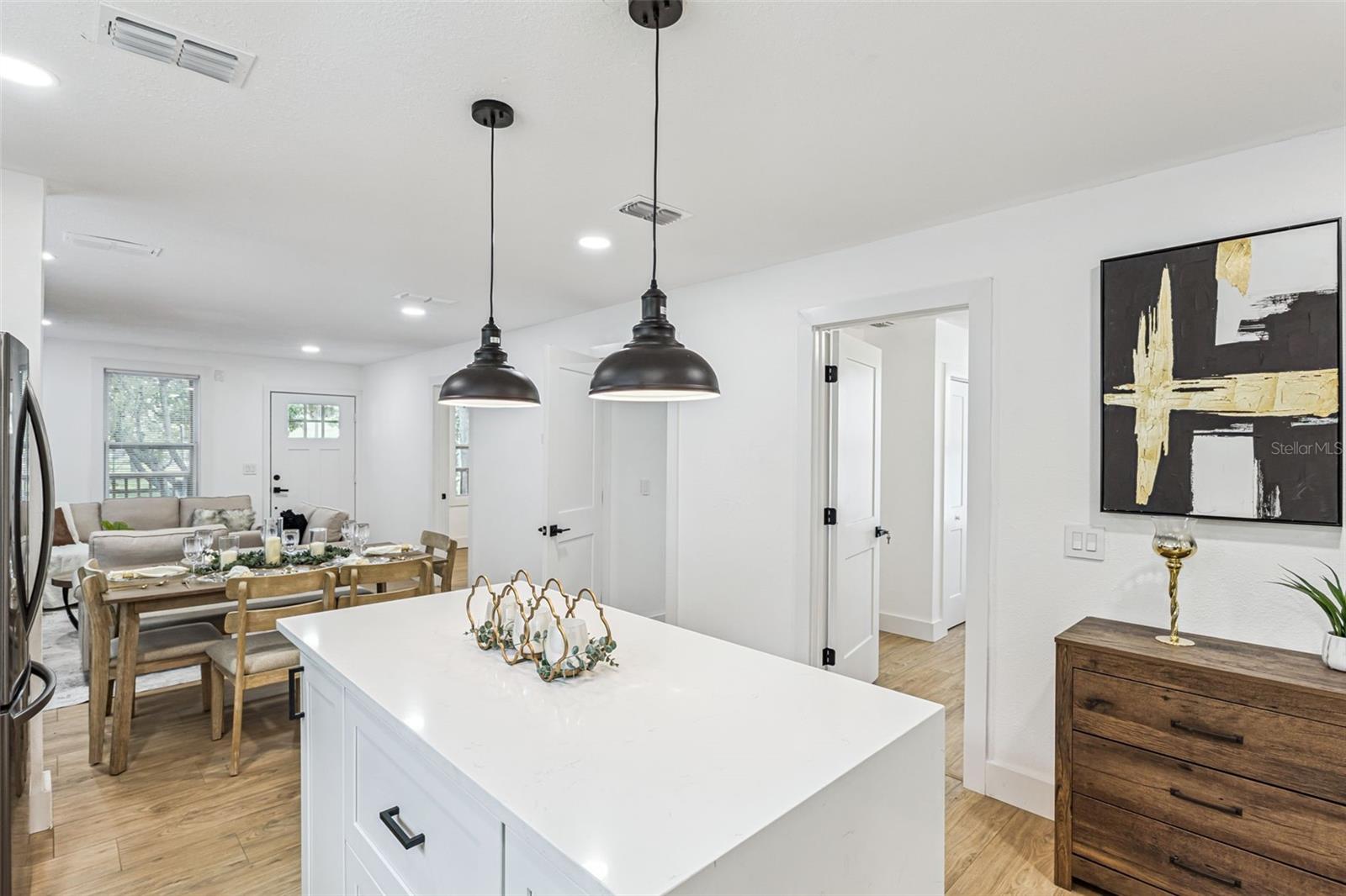 Listing photo id 5 for 109 Holly Avenue