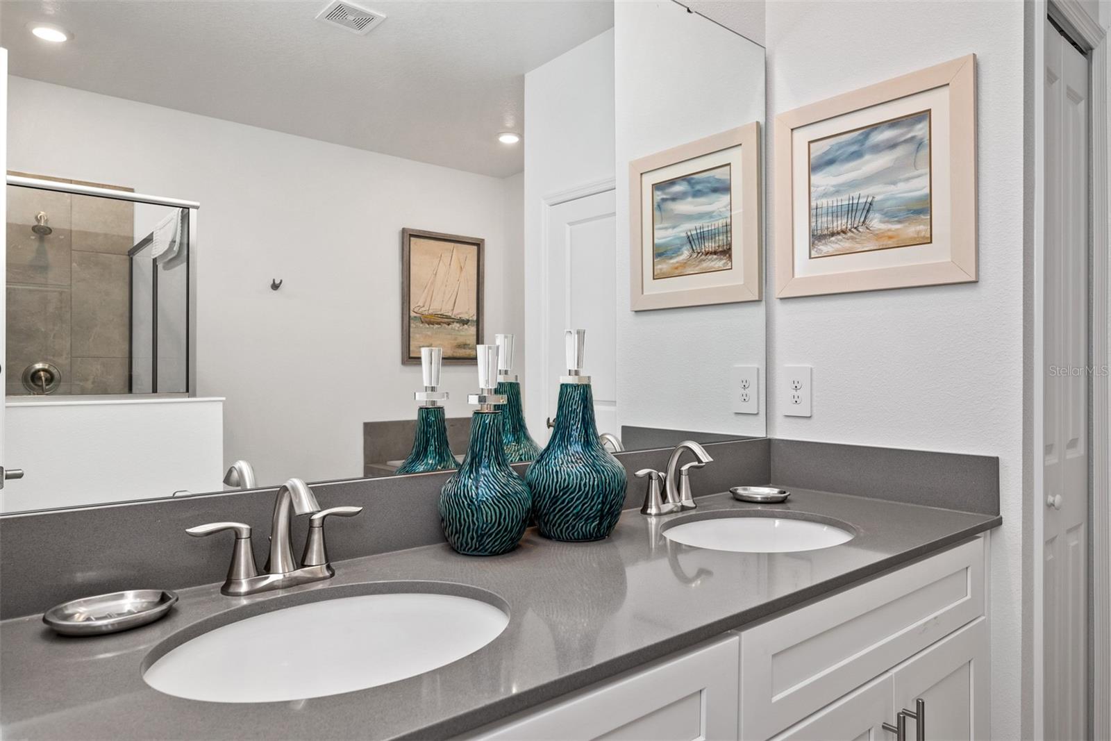 Image 17 of 78 For 2996 Penelope Loop