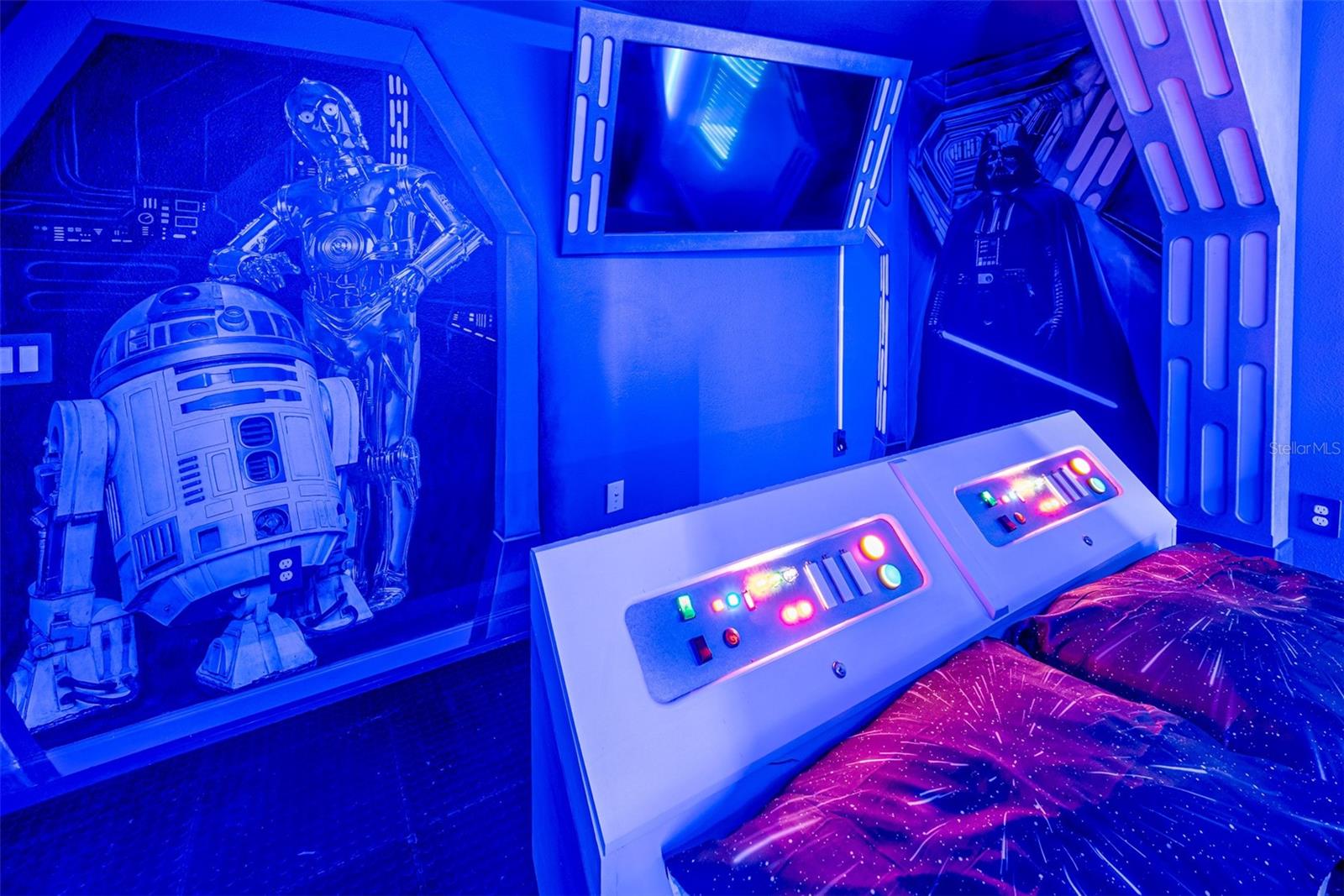 Image 2 of 78 For 2996 Penelope Loop