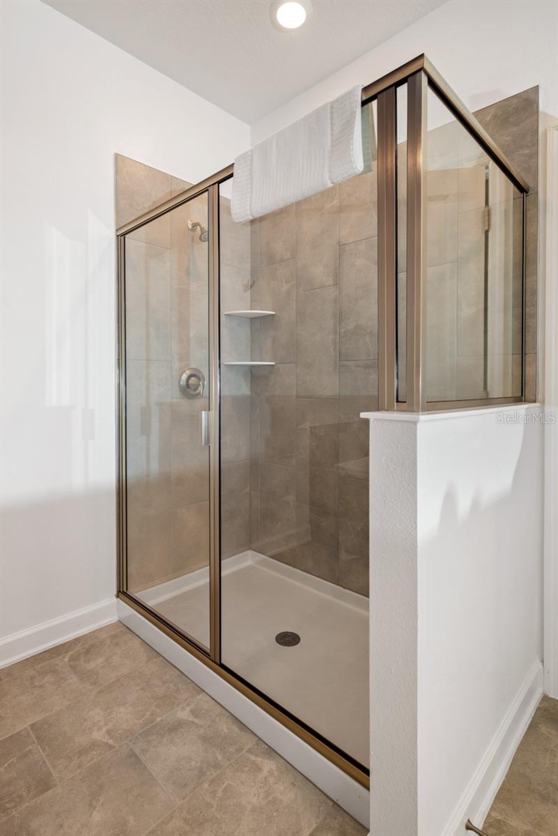 Image 20 of 78 For 2996 Penelope Loop