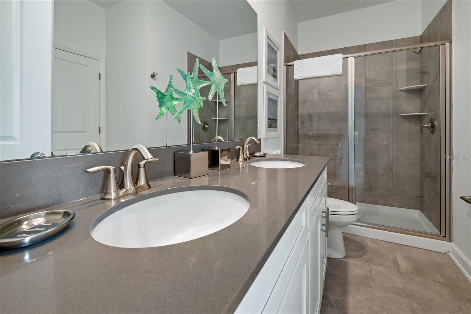 Image 25 of 78 For 2996 Penelope Loop