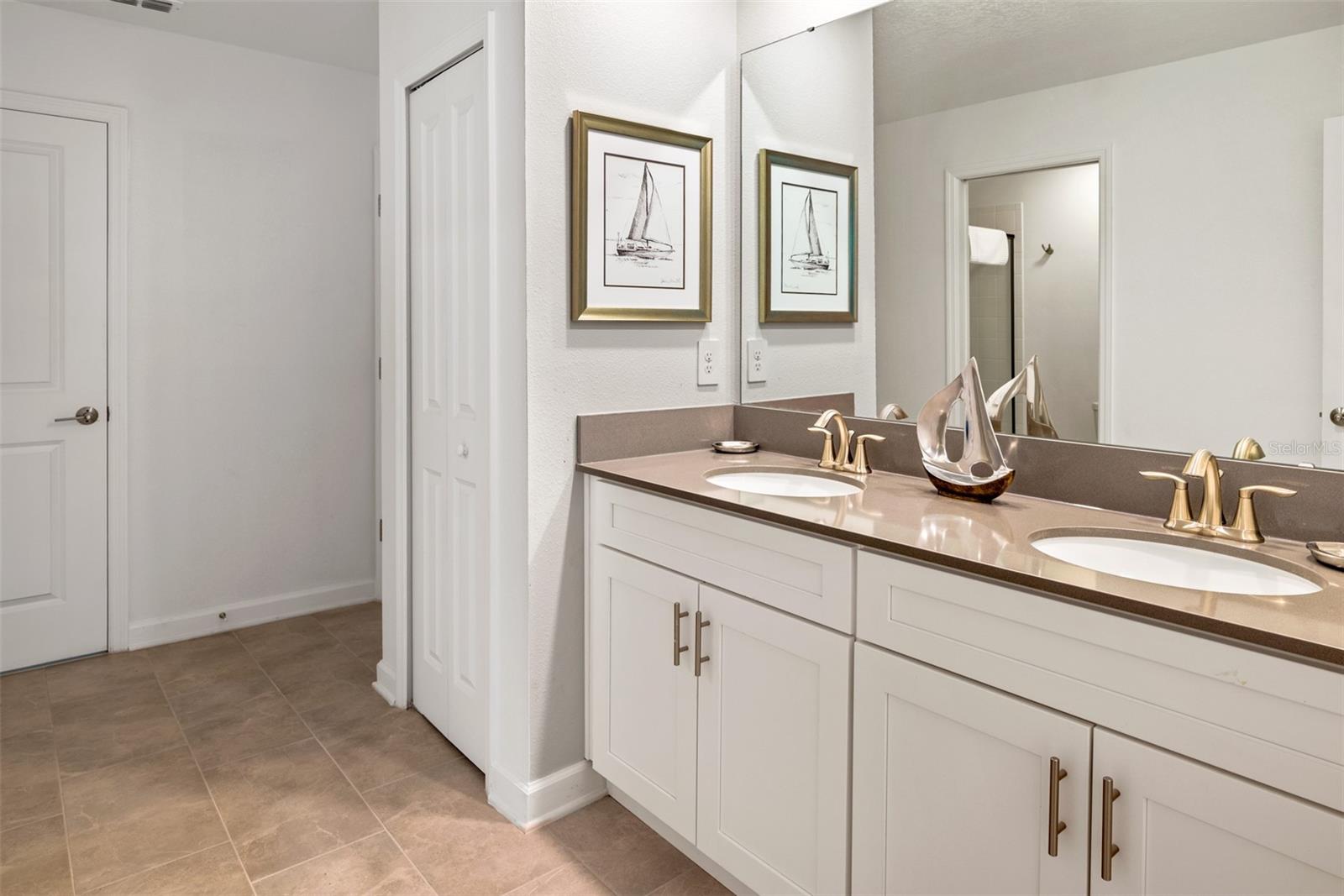 Image 28 of 78 For 2996 Penelope Loop