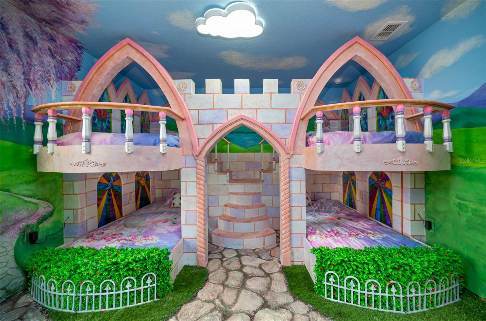 Image 3 of 78 For 2996 Penelope Loop