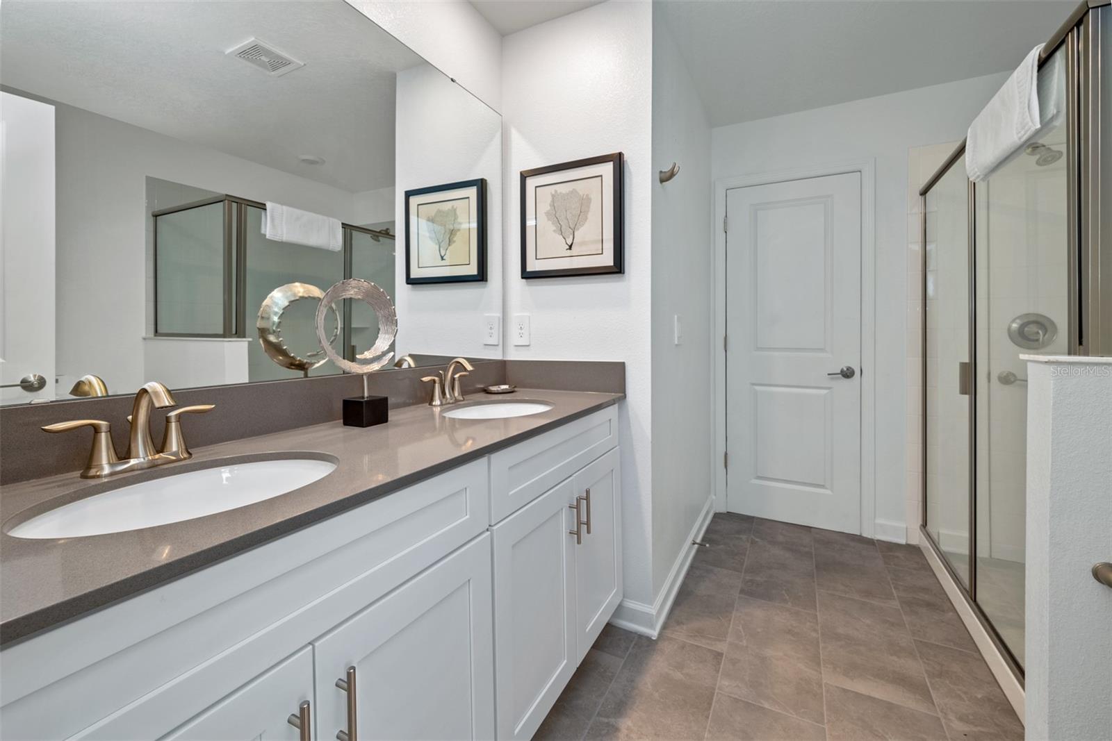 Image 36 of 78 For 2996 Penelope Loop