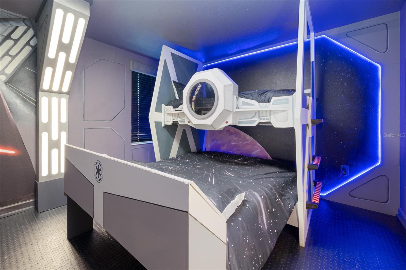 Image 37 of 78 For 2996 Penelope Loop