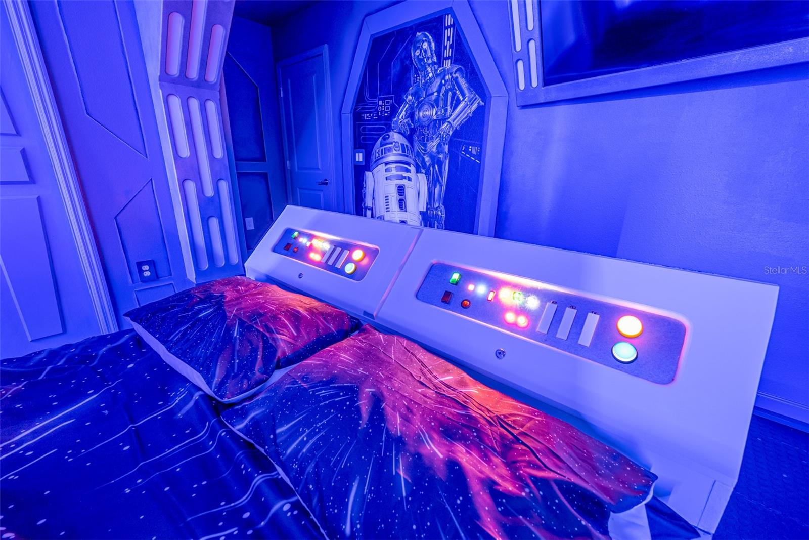 Image 39 of 78 For 2996 Penelope Loop