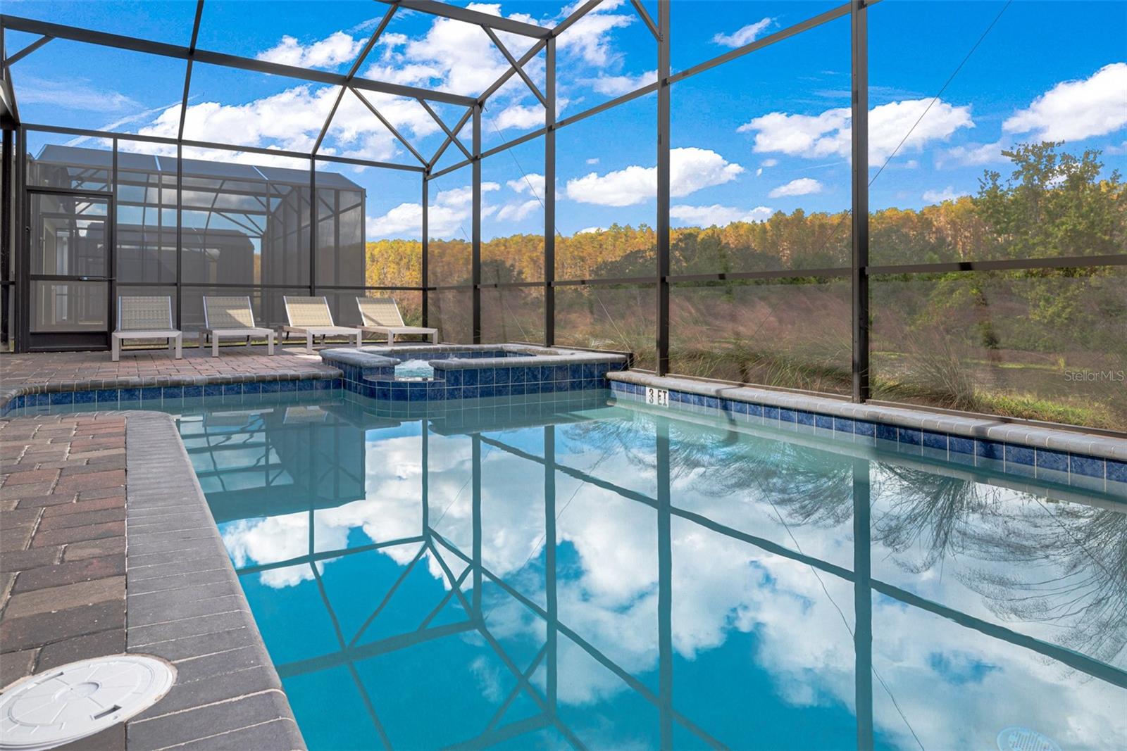 Image 4 of 78 For 2996 Penelope Loop