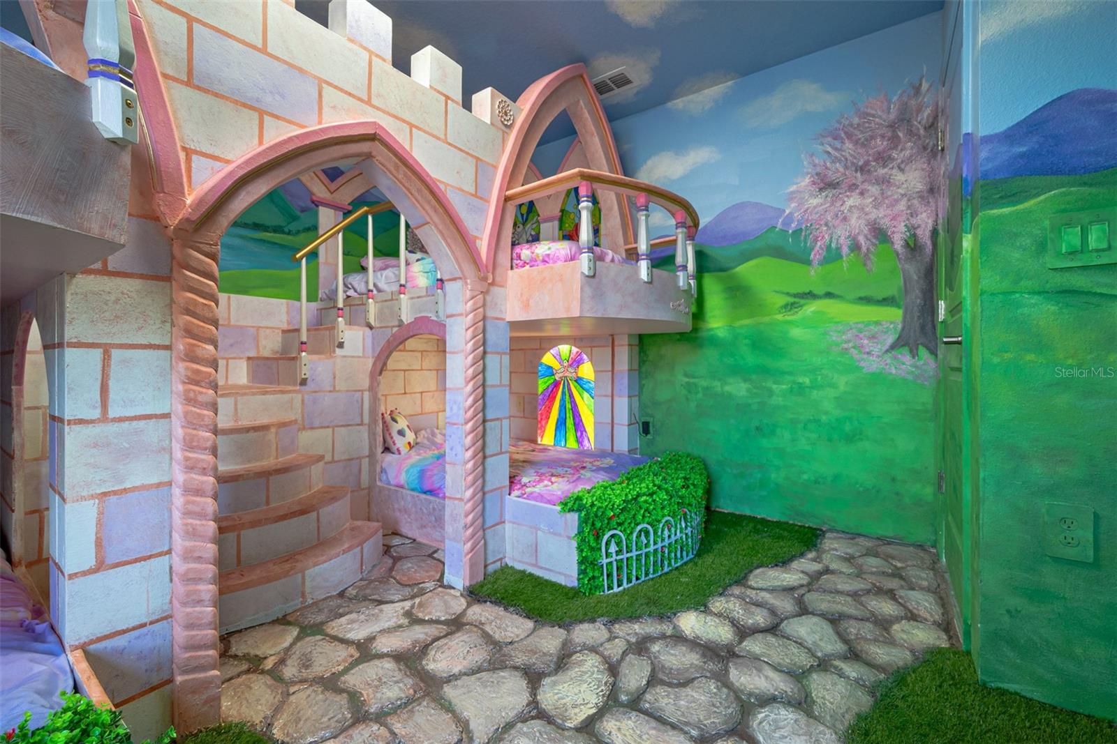 Image 40 of 78 For 2996 Penelope Loop