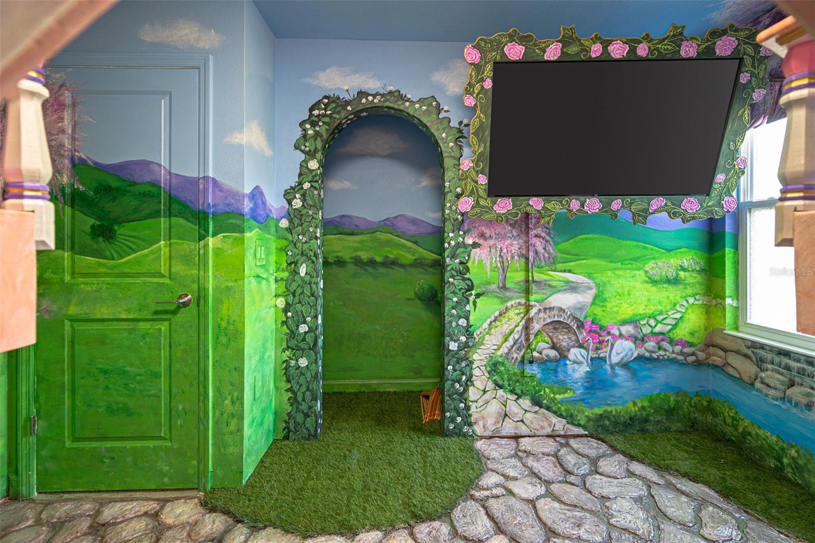 Image 43 of 78 For 2996 Penelope Loop