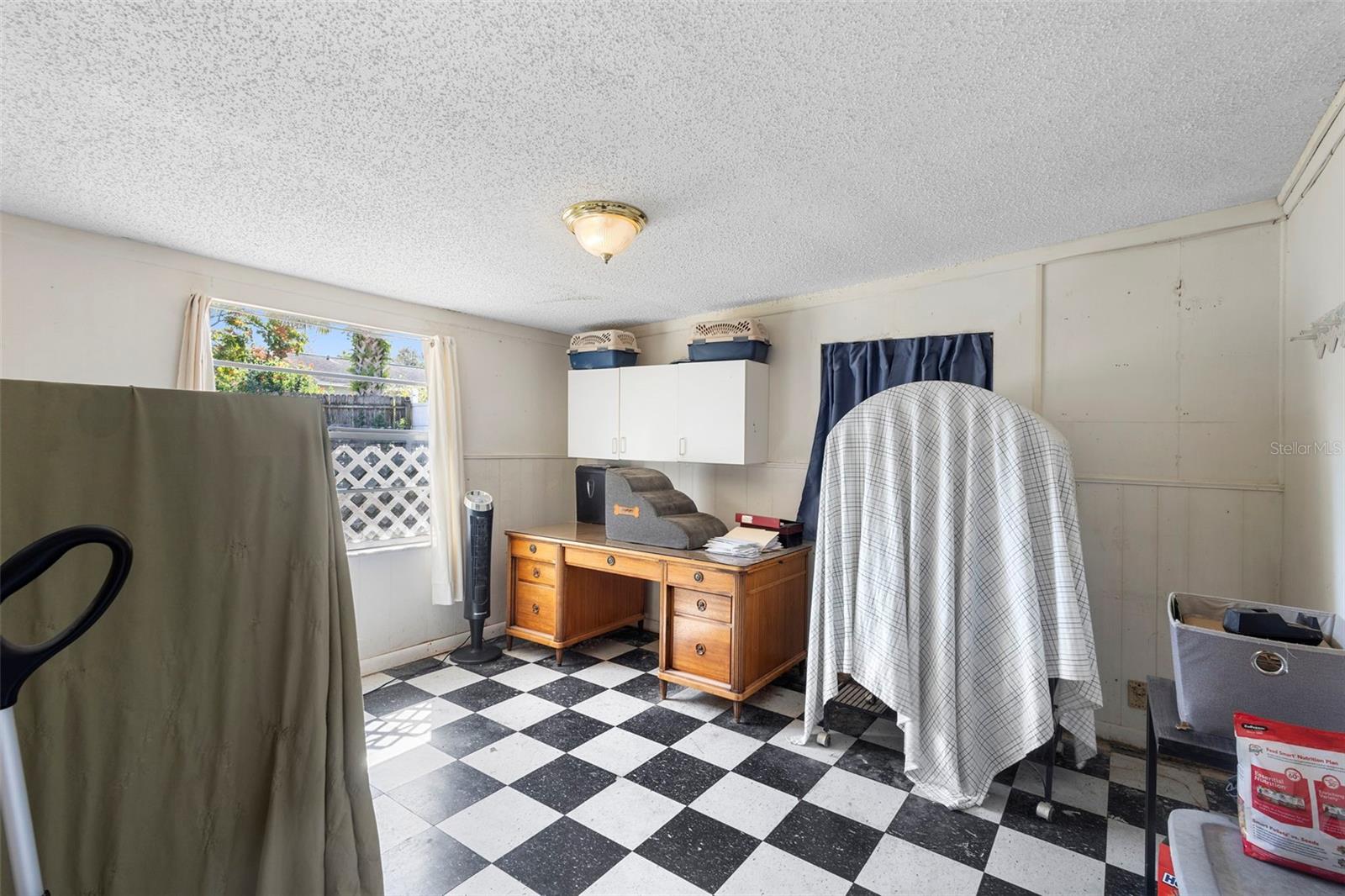 Image 14 of 22 For 525 Foothill Way