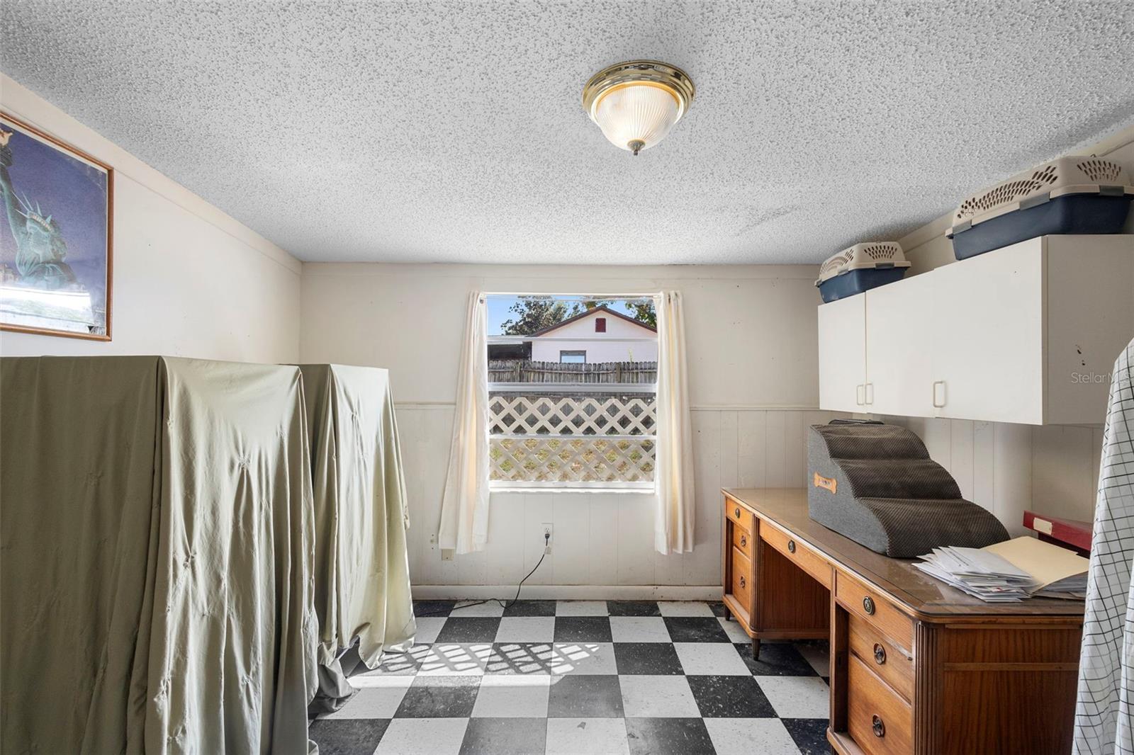 Image 15 of 22 For 525 Foothill Way