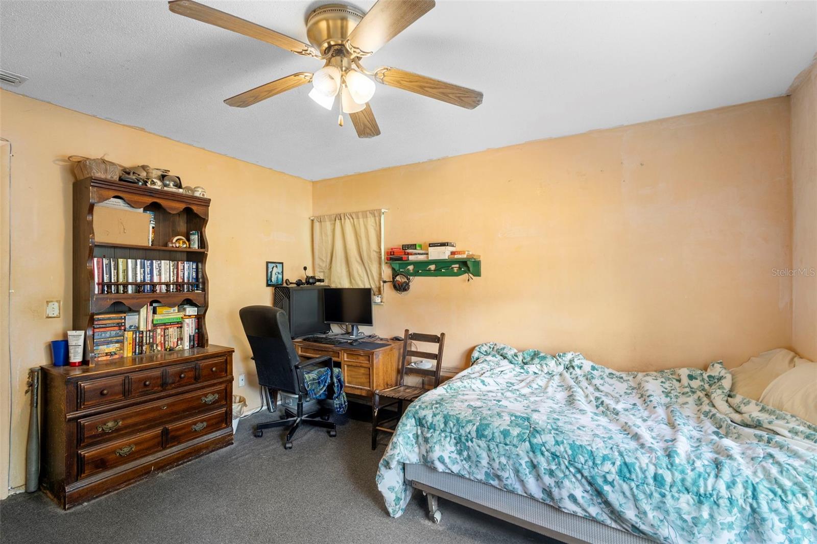 Image 19 of 22 For 525 Foothill Way