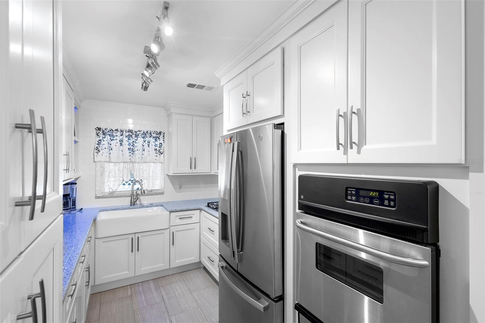 Image 4 of 22 For 525 Foothill Way