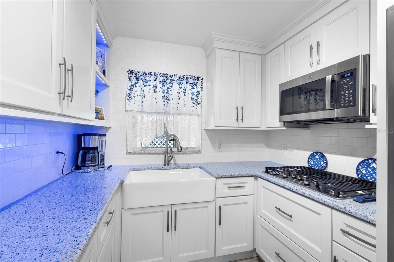 Image 7 of 22 For 525 Foothill Way