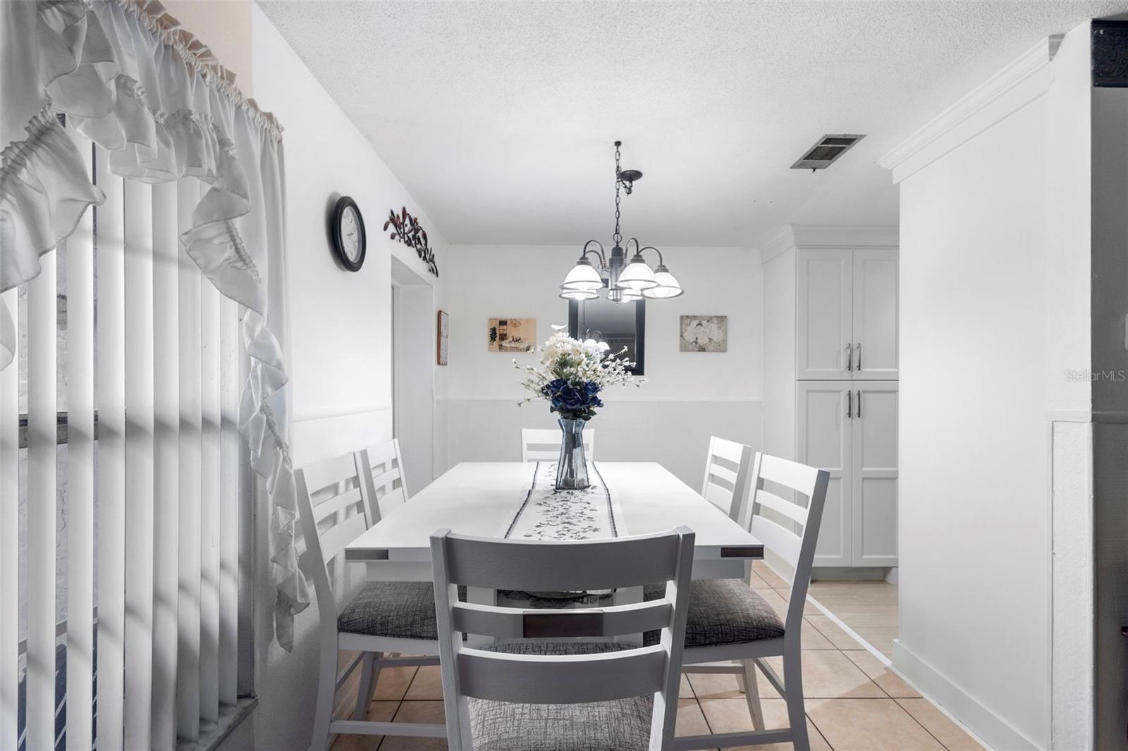 Image 8 of 22 For 525 Foothill Way