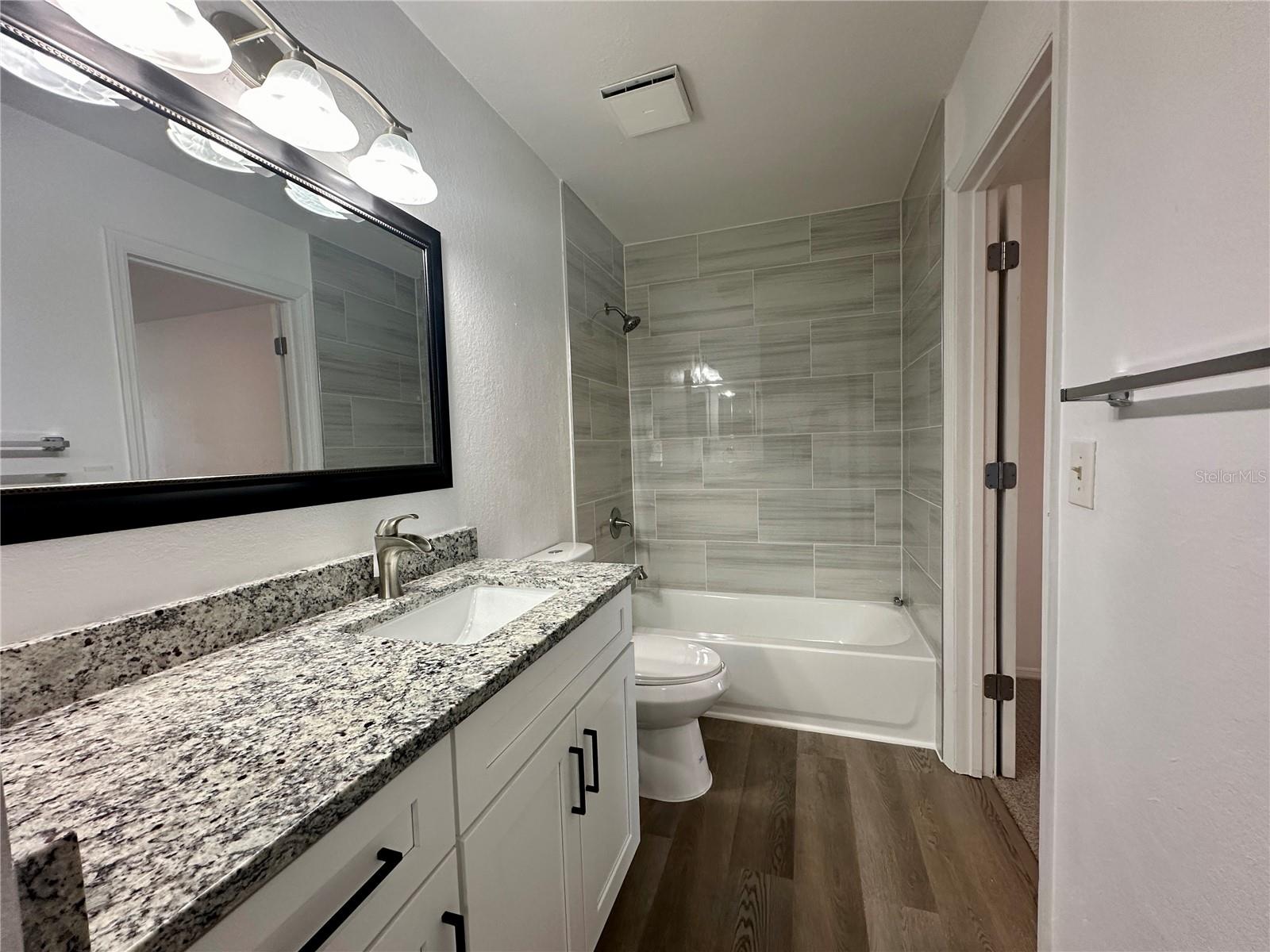 Image 10 of 24 For 1606 Columbia Arms Circle 224