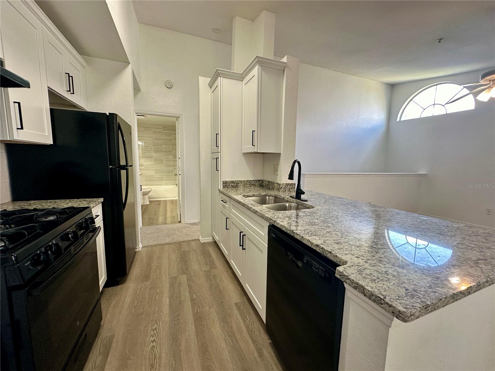 Image 3 of 24 For 1606 Columbia Arms Circle 224