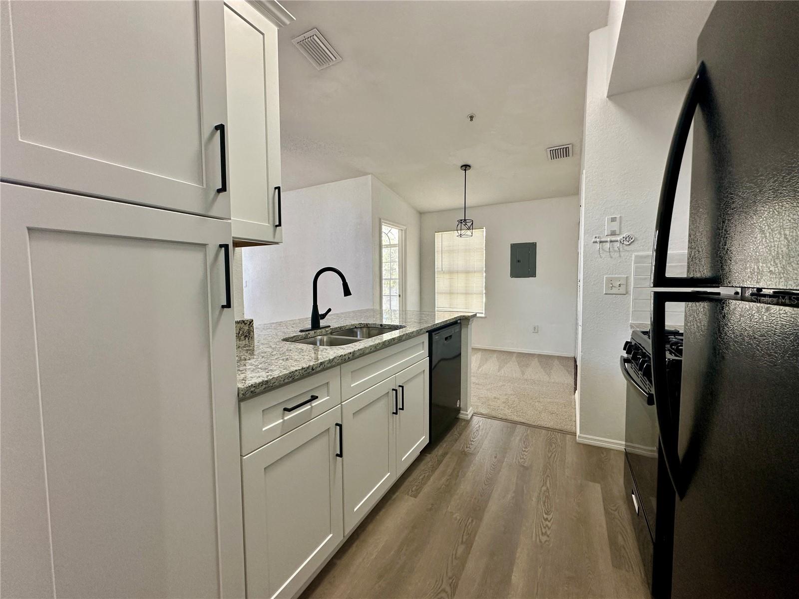 Image 4 of 24 For 1606 Columbia Arms Circle 224