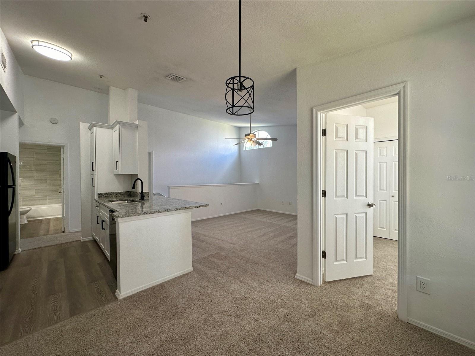 Image 5 of 24 For 1606 Columbia Arms Circle 224