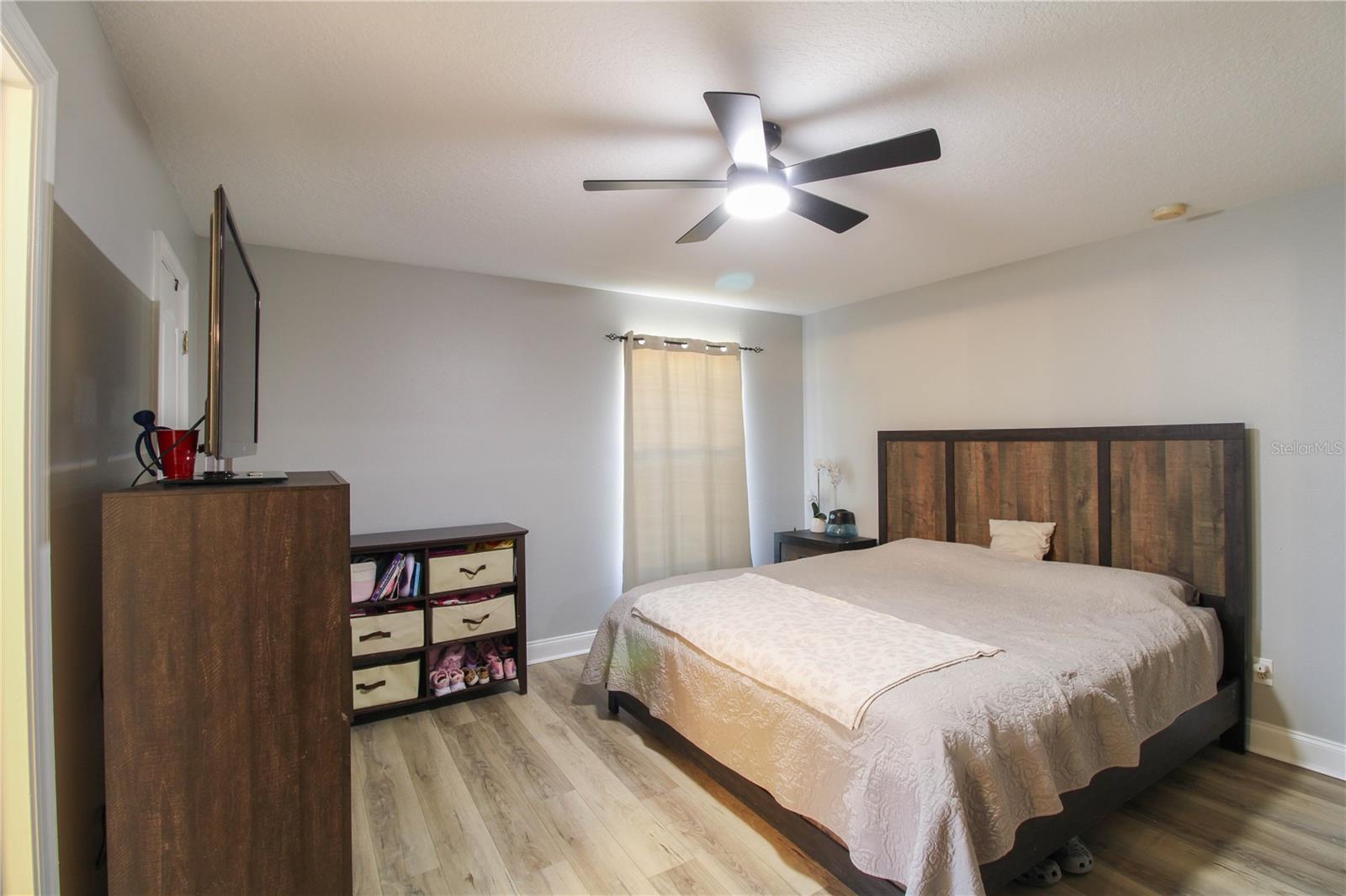 Image 15 of 25 For 10041 Crenshaw Circle