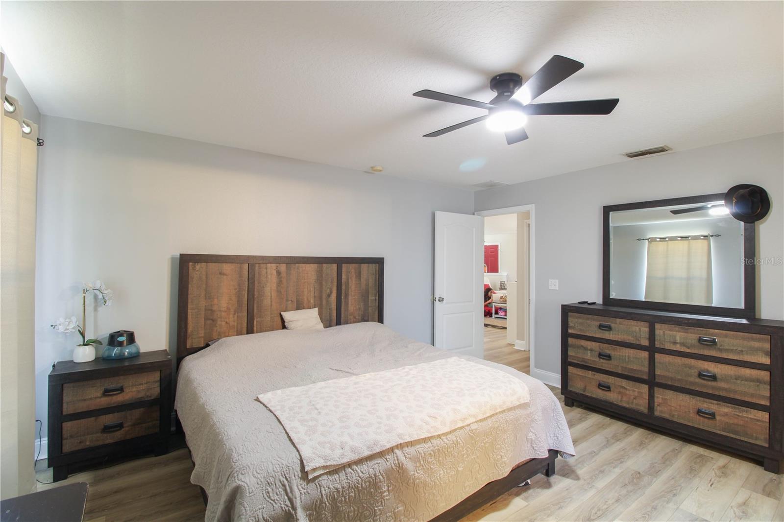 Image 17 of 25 For 10041 Crenshaw Circle