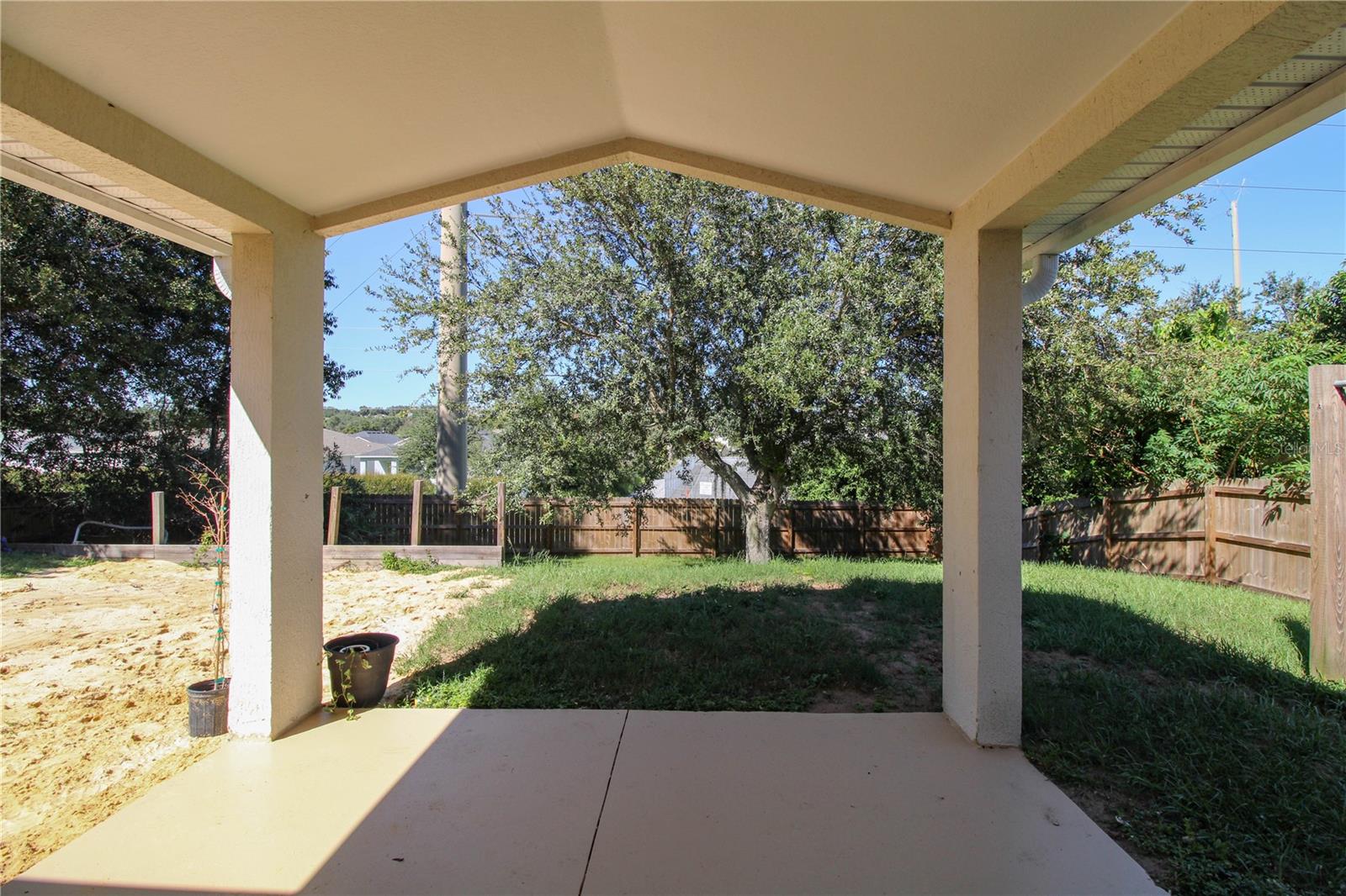 Image 18 of 25 For 10041 Crenshaw Circle