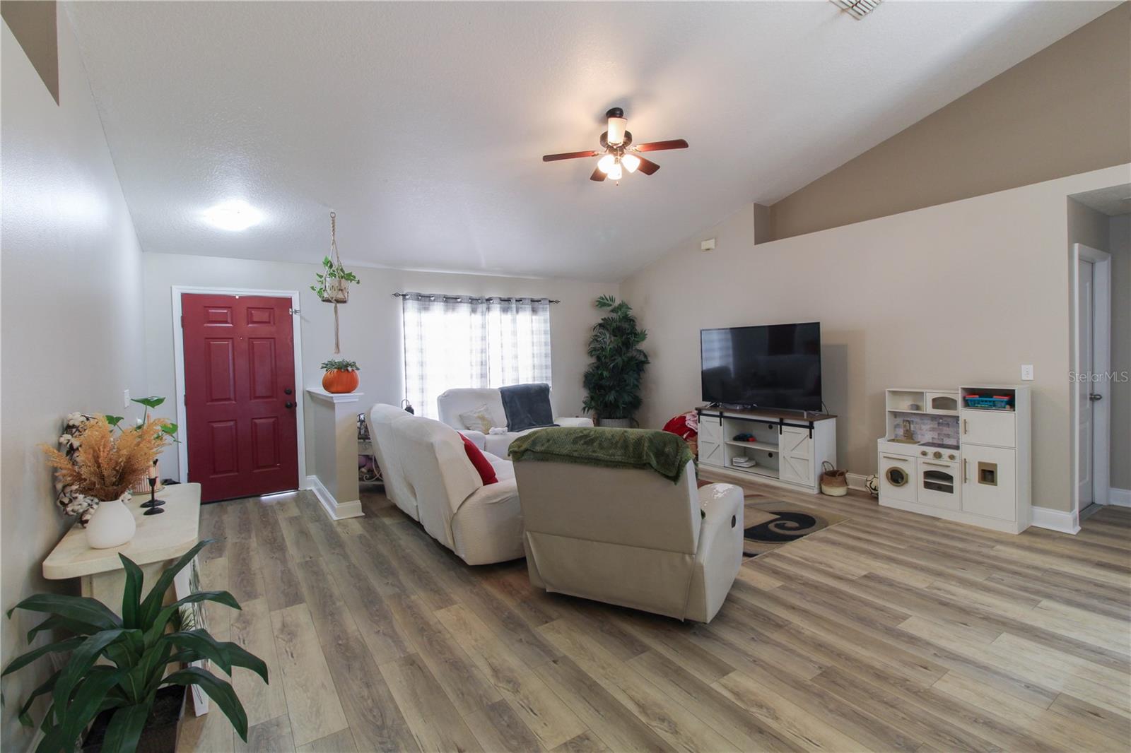 Image 2 of 25 For 10041 Crenshaw Circle