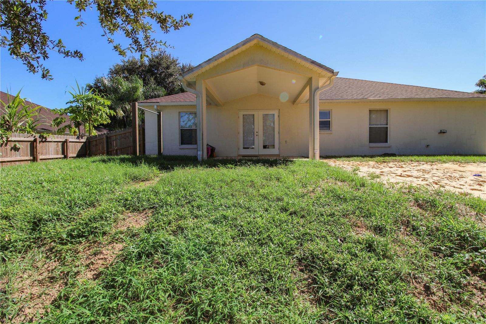 Image 20 of 25 For 10041 Crenshaw Circle