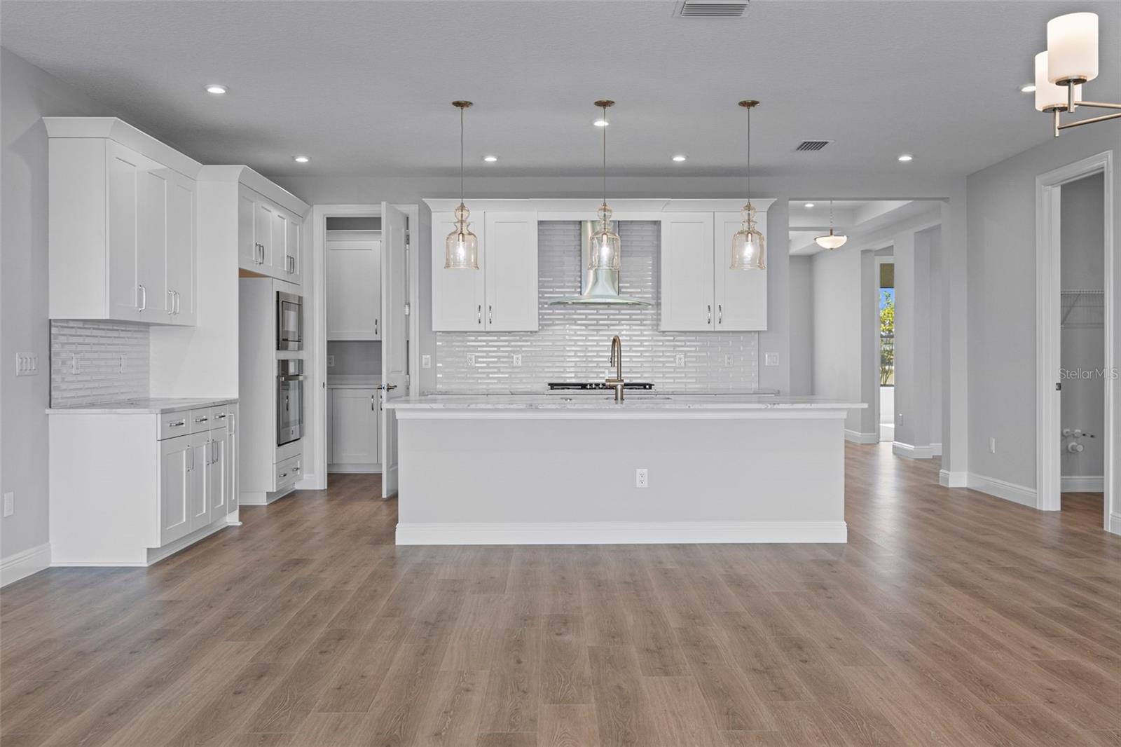 Image 5 of 35 For 14444 Woodland Preserve Trail