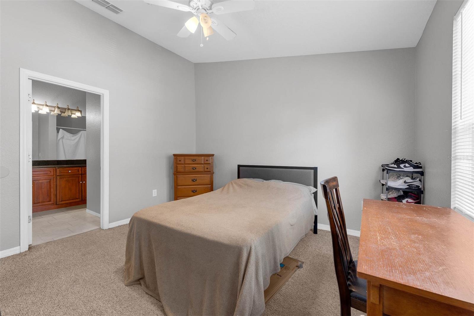 Image 17 of 28 For 836 Grand Regency Point 200