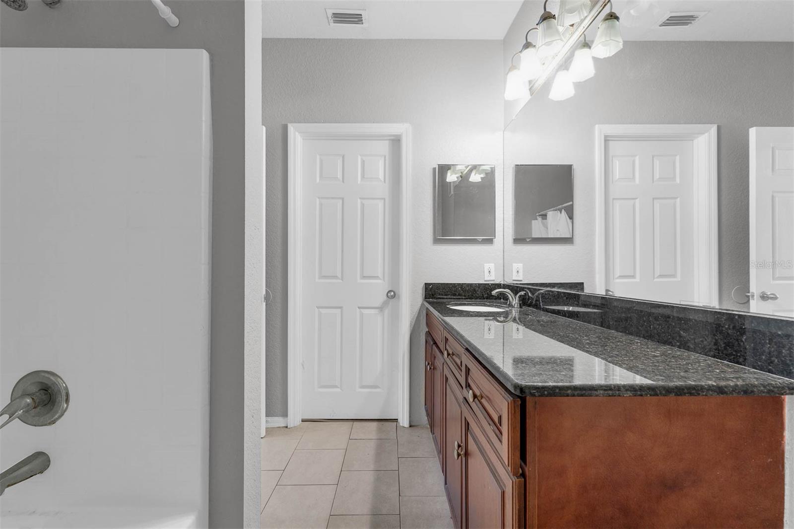 Image 19 of 28 For 836 Grand Regency Point 200