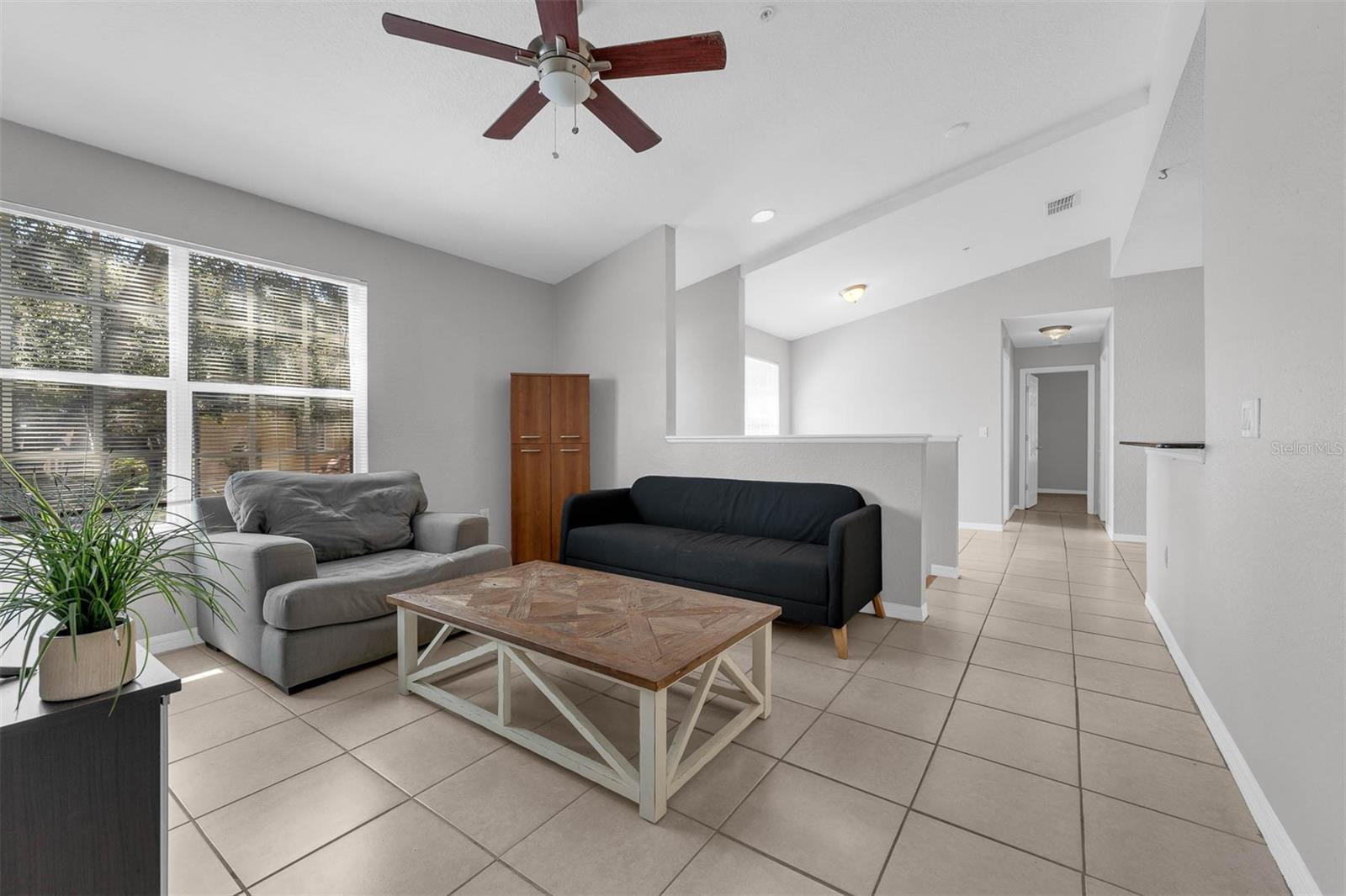 Image 4 of 28 For 836 Grand Regency Point 200