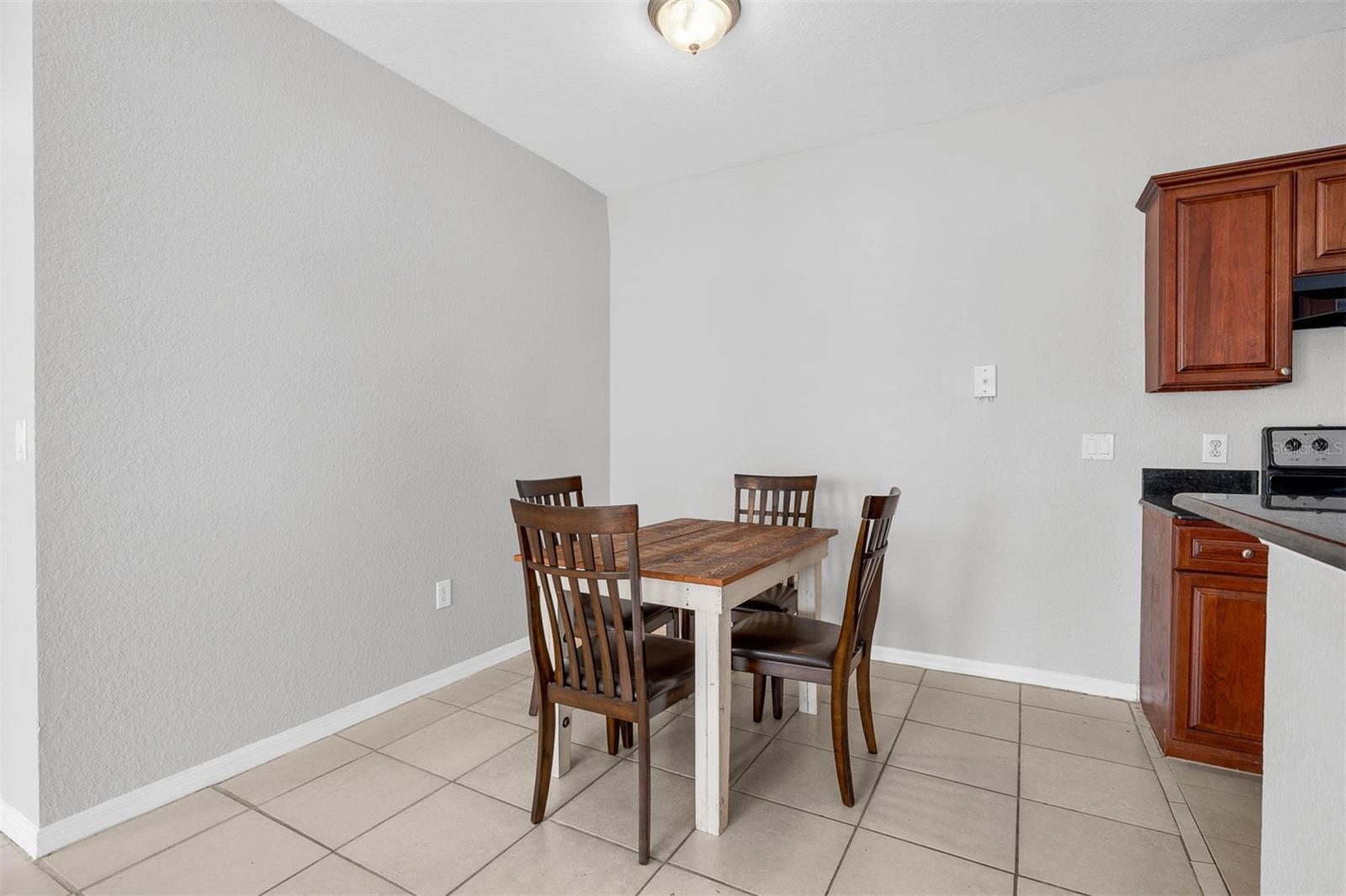 Image 9 of 28 For 836 Grand Regency Point 200