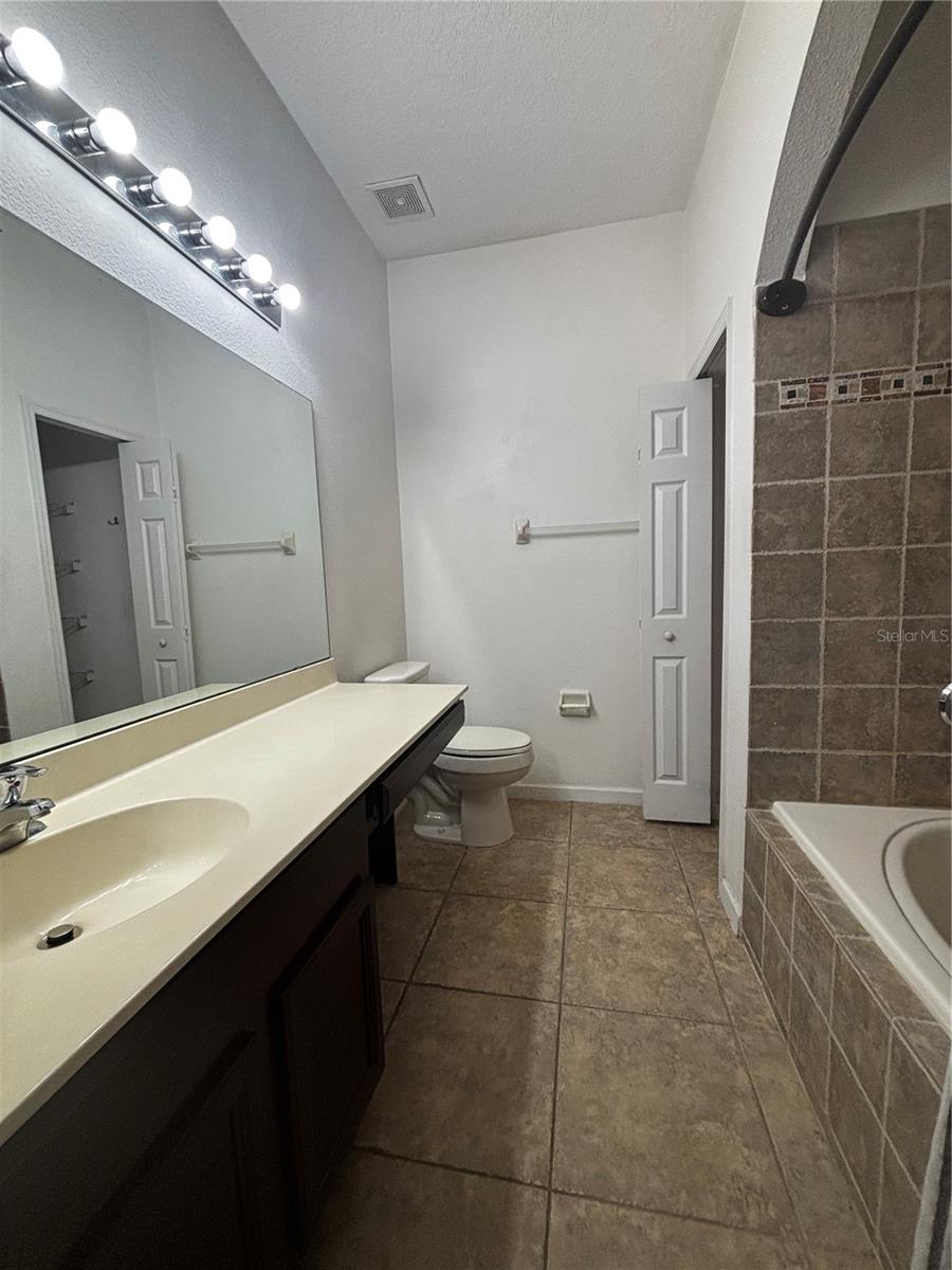 Image 10 of 33 For 16183 Old Ash Loop