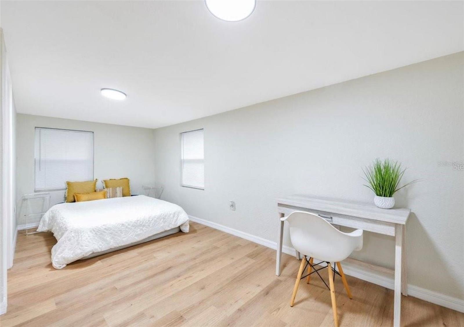 Image 14 of 21 For 412 Oak Street