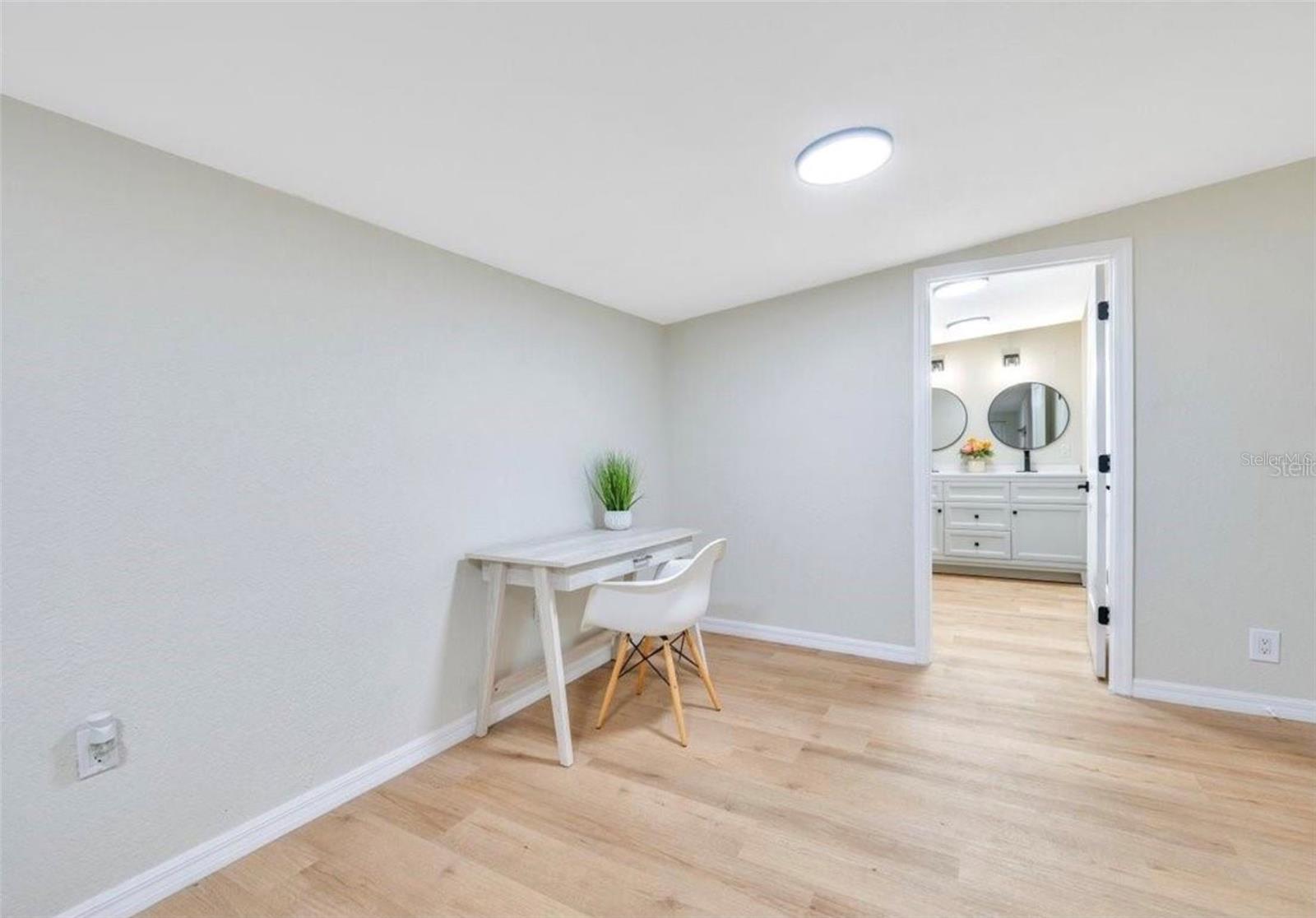 Image 16 of 21 For 412 Oak Street